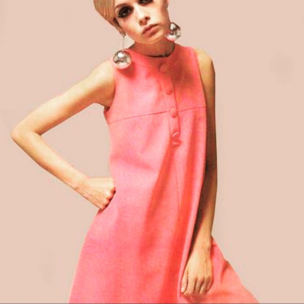 Lulu’s MOD pink minidress w side zippers SOLD - Picture 2 of 8